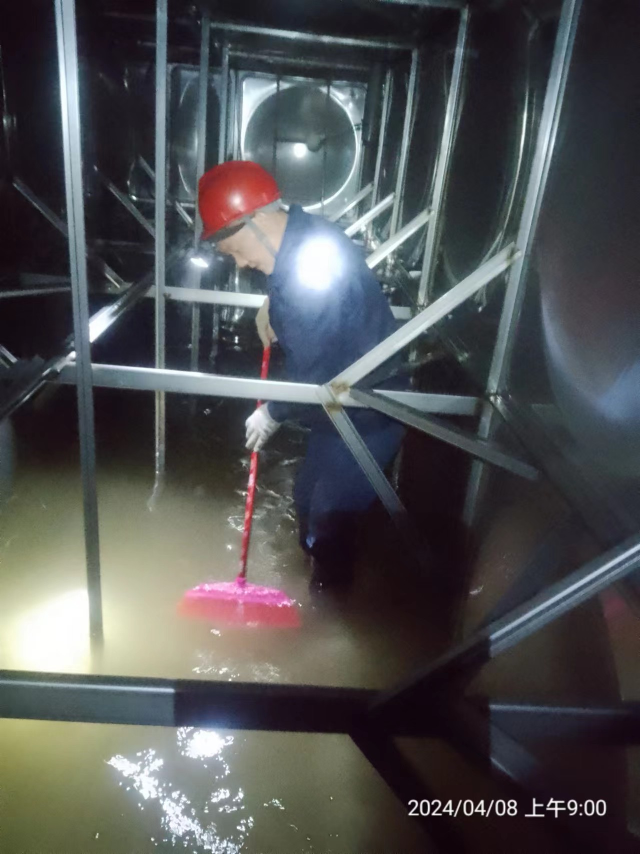 水箱清洗方法 清洗水箱电话
