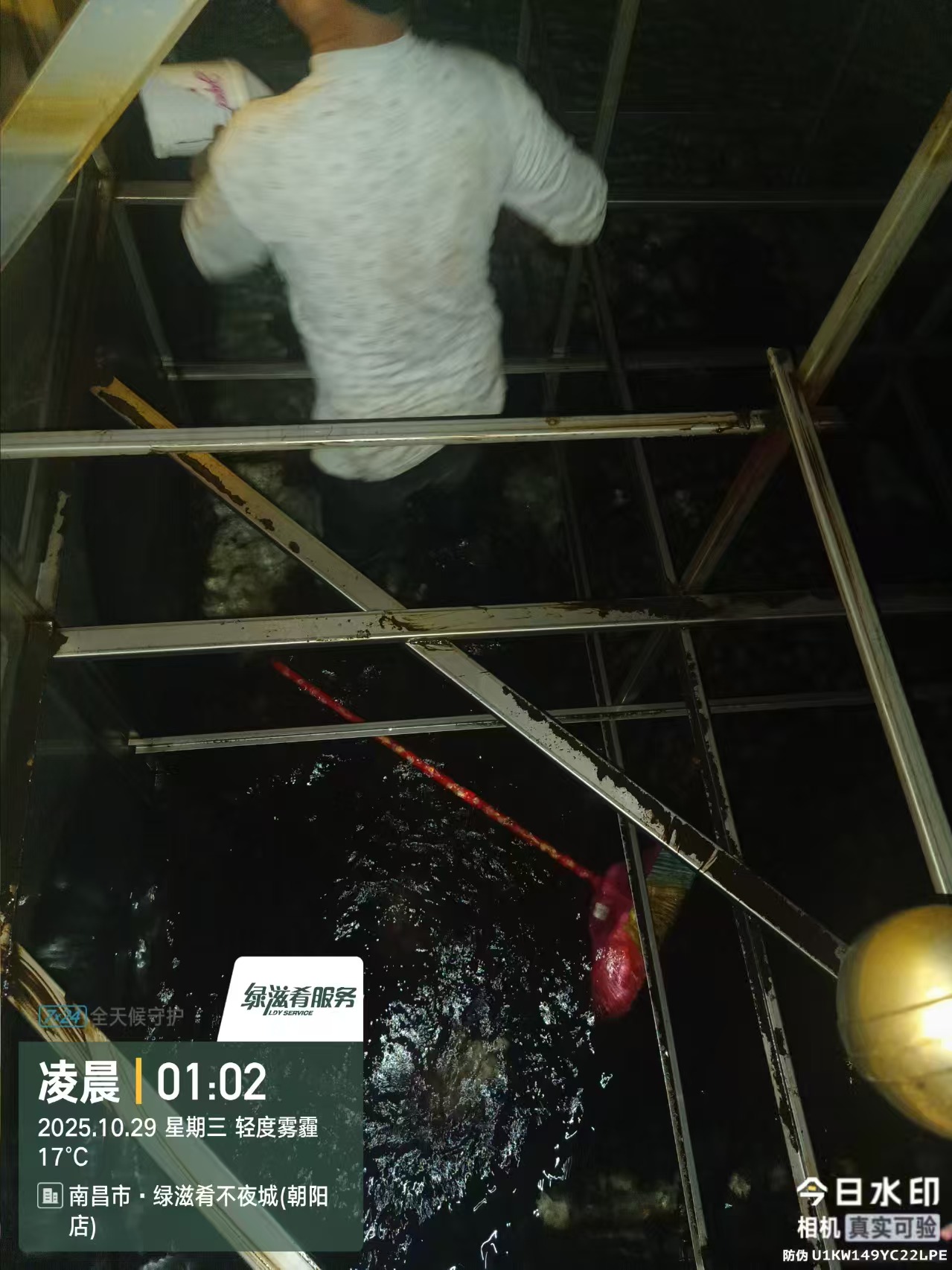 南昌西湖区绿滋希不夜城生活水箱清洗(图3)